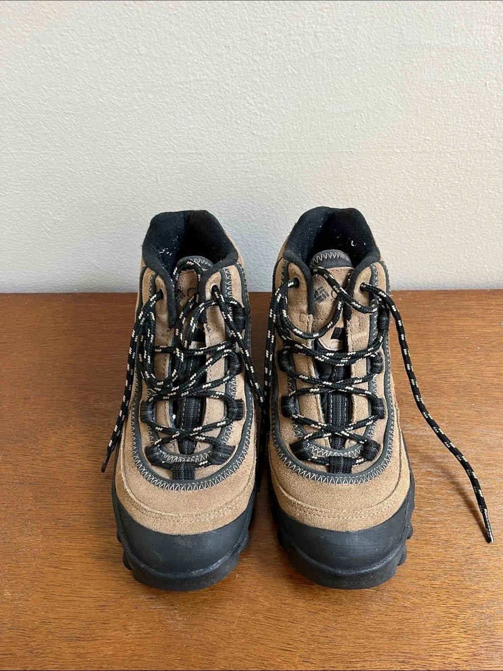Vintage Columbia Brown Suede Hiking Boots with Black Soles - Womens US 9